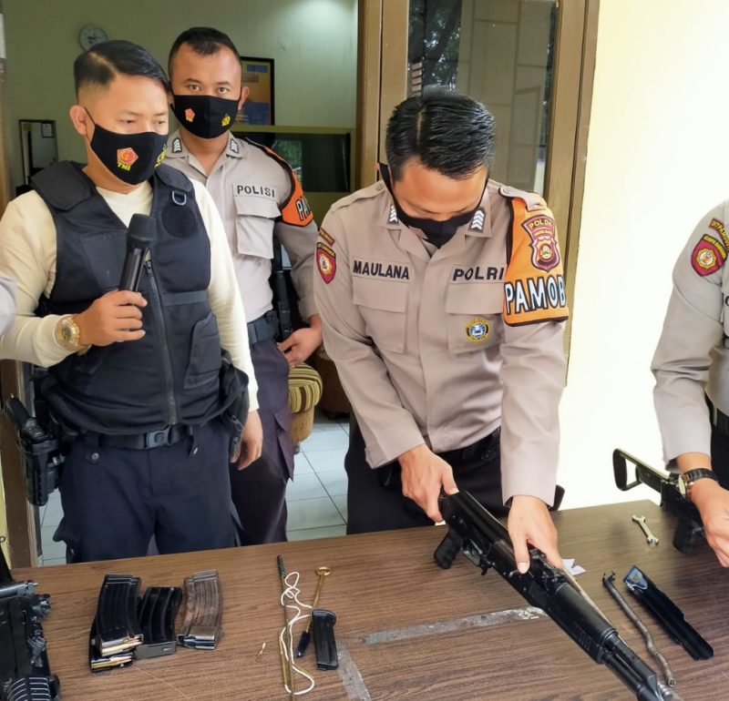 DIREKTORAT Pengamanan Objek Vital (Ditpamobvit) Polda Sumsel menggelar Pelatihan Fungsi Teknis Pembinaan (Bongkar pasang senjata api) yang disaksikan langsung Dirpamobvit Kombes Pol Mirzal Alwi SIK dan Para Kabag Ditpamobvit di lapangan Pakri Palembang, Jumat (19/02/2020).