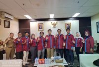 Wakil Walikota H Andriansyah Fikri SH didampingi Asisten III Pemerintah Kota (Pemkot)  Prabumulih HM Rasyid menyambut hangat kedatangan Pengurus Daerah Ikatan Wartawan Online (PD IWO) Prabumulih di ruang kerjanya, Selasa (23/2/2021). 