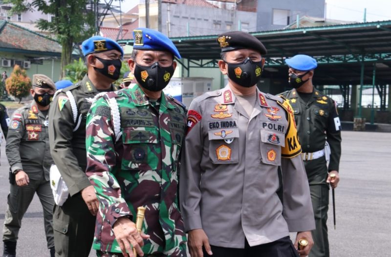 Kapolda Sumsel Irjen Pol Prof Dr Eko Indra Heri S MM didampingi Kabid Propam Polda Sumsel Kombes Pol Dedi Sofiandi SH, Kapolrestabes Palembang Kombes Pol Irvan Prawira S Msi menghadiri Upacara Operasi Gaktib dan Yustisi Polisi Militer Kamis 25 /02/2021 di lapangan Makodam II/Sriwijaya KM 2,5 Palembang.