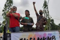 Masyarakat Kabupaten Muara Enim Bersatu menggelar Aksi Damai di halaman Kantor DPRD Muara Enim