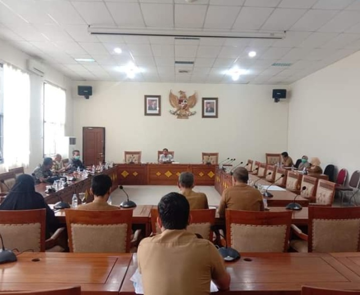 Anggota Dewan Perwakilan Rakyat Daerah Kabupaten Ogan Ilir (DPRD OI)  melalui perwakilan Fraksi, melaksanakan rapat kerja (Raker) lanjutan bersama BAPEDA dan BPKAD Setda OI