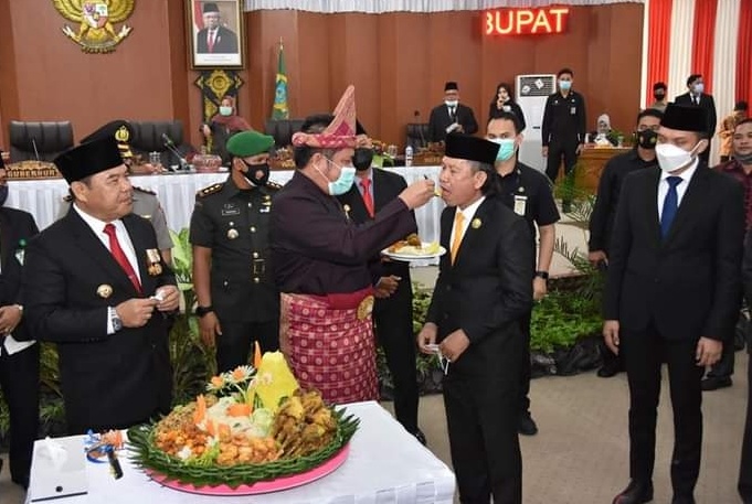 Dewan Perwakilan Rakyat Daerah (DPRD) Kabupaten Ogan Ilir menggelar Paripurna HUT Kabupaten Ogan Ilir (OI) ke 17 dengan Protokol Kesehatan, bertempat di gedung paripurna DPRD OI, KPT Tanjung Senai, Kamis (07/01/2021).