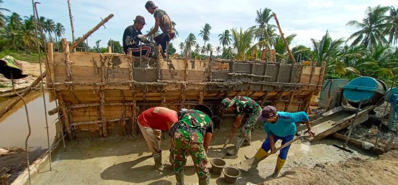 Satgas TMMD Kodim 0418 Palembang Kebut Pengerjaan Jembatan