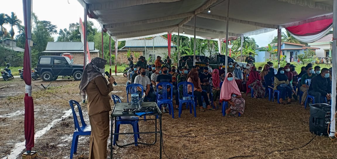 Warga si Lokasi TMMD sangat antusias ikuti penyuluhan tentang COVID-19