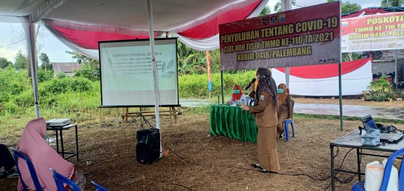 pihak Dinkes Kota Palembang, Khairunnisa SKM MKM memberikan penyuluhan COVID-19