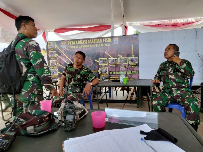 Pasi Teritorial Satgas TMMD Kapten Suherman Beri Arahan ke Satgas di Poskotis