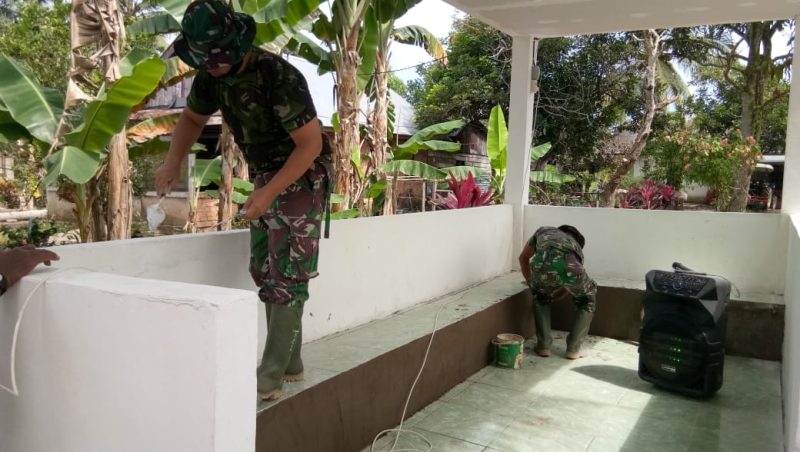 Pembangunan Pos Kamling Masuk Tahap Pemasangan Keramik