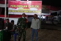 Lomba Gaplek Antar Satgas TMMD 110 dengan Warga Sungai Jawi 