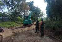 Komandan SSK TMMD Cek Perataan Jalan Sepanjang 750 Meter