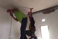 Pemasangan Plafon di seluruh rungan rumah milik Sopyah yang berukuran 6m x 6m (tipe 36) telah selesai dipasang.