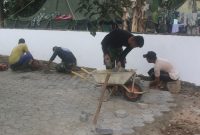 Satgas Rapikan Pemasangan Paving Blok Masjid Nurul Iman