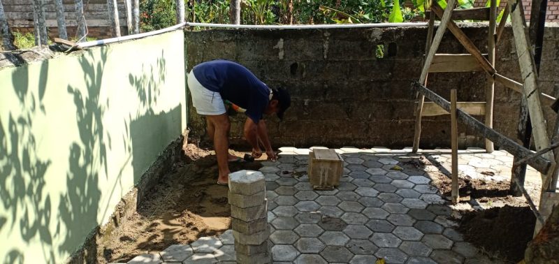 Pemasangan Paving Blok Masjid Nurul Iman Akan Rampung