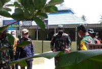 Ketua tim Wasev Mabes TNI Brigjen TNI Edy Santoso mendapat penjelasan langsung dari Dansatgas TMMD Kolonel Inf Heny Setyono SPsi yang terkait masjid Nurul Iman menjadi sasaran TMMD.