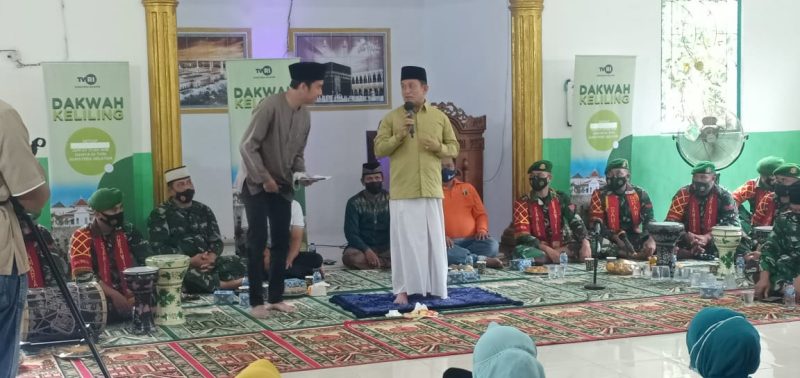 Ustad Solihin Hasibuan Beri Tausiah kepada Satgas TMMD dan Masyarakat Sungai Jawi