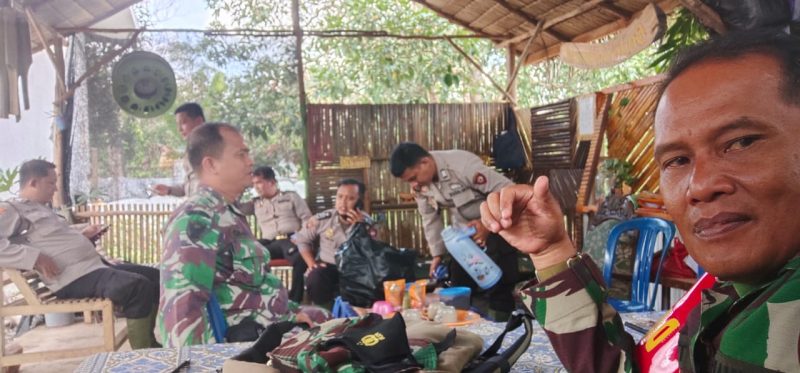 Komandan SSK TMMD Laksanakan Rapat Koordinasi untuk Patroli Malam