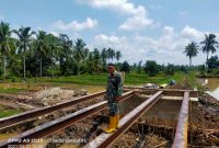 Besi Landasan Jembatan Terpasang, Satgas Mulai Pasang Rangka Penghubung 