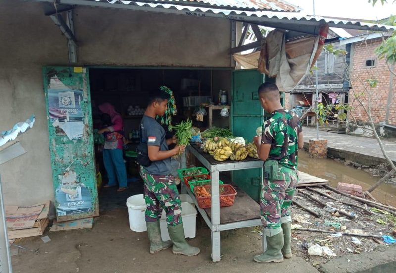 Jumat Berkah, Satgas TMMD Borong Sayuran di Warung Warga