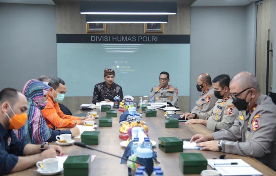 Komisi Penyiaran Indonesia (KPI) melakukan audiensi dengan Kapolri Jenderal Listyo Sigit Prabowo yang diwakili oleh Kadiv Humas Polri Irjen Argo Yuwono.