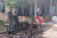 Warga Kampung Jawi Suguhi Kopi untuk Satgas TMMD