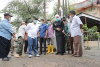 Kerusakan Sepanjang 500 meter Jalan Padat Karya di Kelurahan Srimulya, Kecamatan Sematang Borangsecara langsung ditanggapi oleh Wakil Walikota Palembang Fitrianti Agustinda