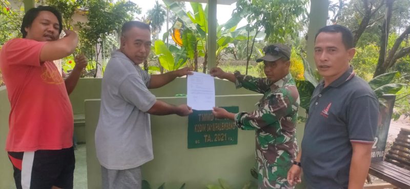 Kodim Palembang Serahkan Poskamling kepada Masyarakat Kampung Jawi