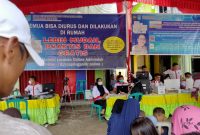 Dinas Kependudukan Catatan Sipil (Disdukcapil) melaksanakan layanan jemput bola dengan menggelar Kios Pelayanan Perekaman kartu keluarga (KK), kartu tanda penduduk (KTP) dan kartu identitas anak secara gratis. 