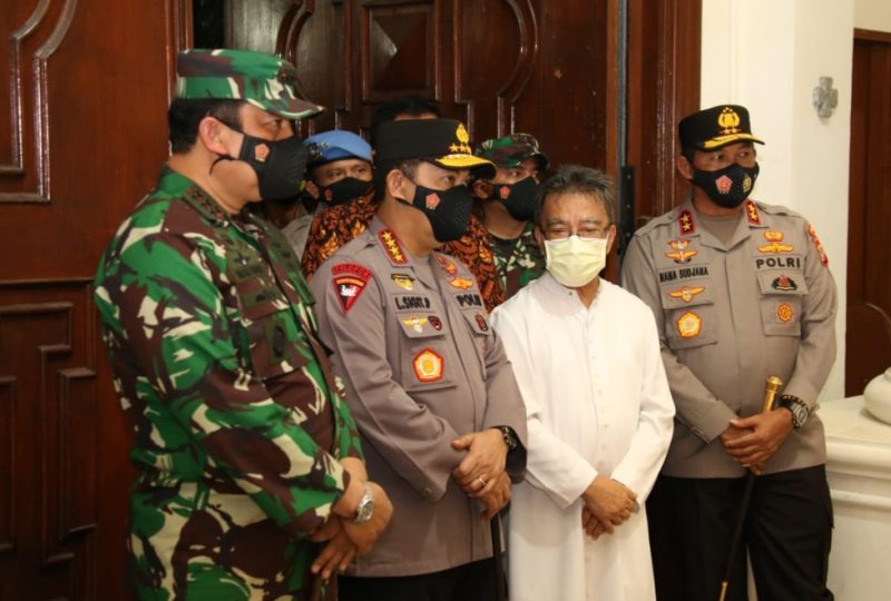 Kapolri Jenderal Listyo Sigit Prabowo melakukan kunjungan kerja (kunker) ke Sulawesi Utara (Sulut), Kamis (1/4/2021). Dalam hal ini, Sigit melakukan peninjauan langsung ke Gereja di Sulut untuk memastikan pengamanan menjelang perayaan Jumat Agung atau wafatnya Isa Almasih.