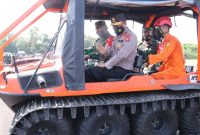 Pangdam II/Swj Mayjen TNI Agus Suhardi bersama Kapolda Sumsel Irjen Pol Prof Dr Eko Indra Heri S MMmeninjau secara langsung kesiapan seluruh peserta latihan maupun kelengkapan dan Alutsista yang dilibatkan pada Apel Gelar Kesiapan LKO Karhutla. 