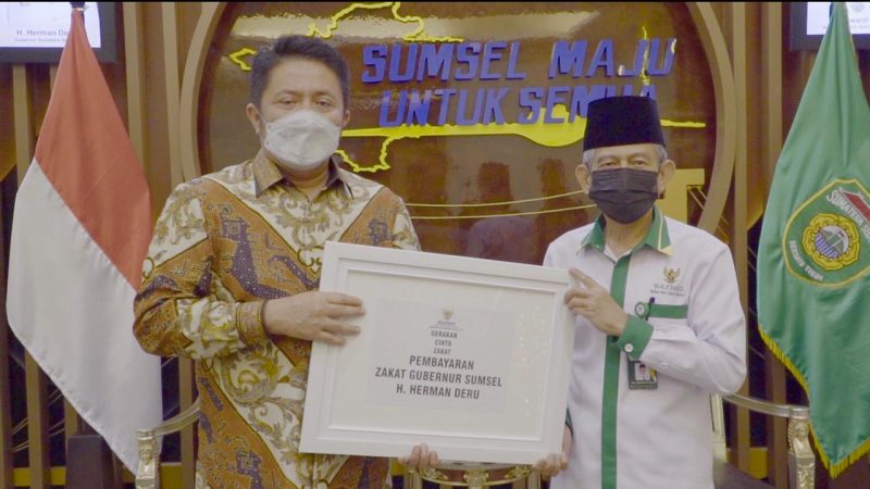 Gubernur Sumsel H Herman Deru﻿ Salurkan Zakat ke Baznas