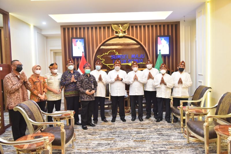 Gubernur H Herman Deru menerima panita Festival Palembang Darussalam XIX 2021, Jumat (16/4)