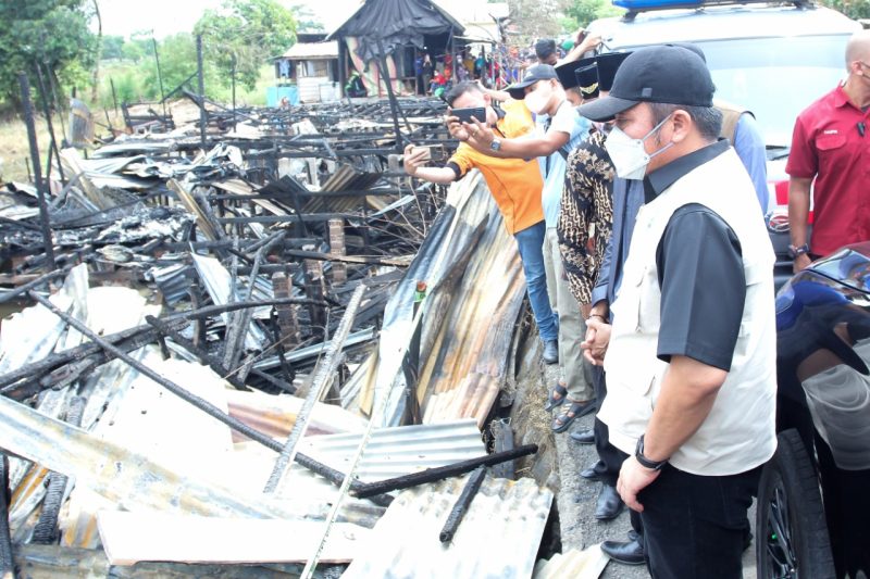 Gubernur Sumsel Herman Deru Tinjau Lokasi Kebakaran di Desa Terusan Laut, Kecamatan SP Padang, OKI