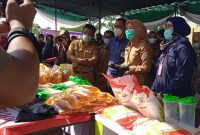 Wakil Walikota Palembang Fitrianti Agustinda berharap pedagang yang ikut serta dalam stan tersebut untuk tidak terlalu mahal menjual bahan pokok makanan kepada masyarakat sekitar.