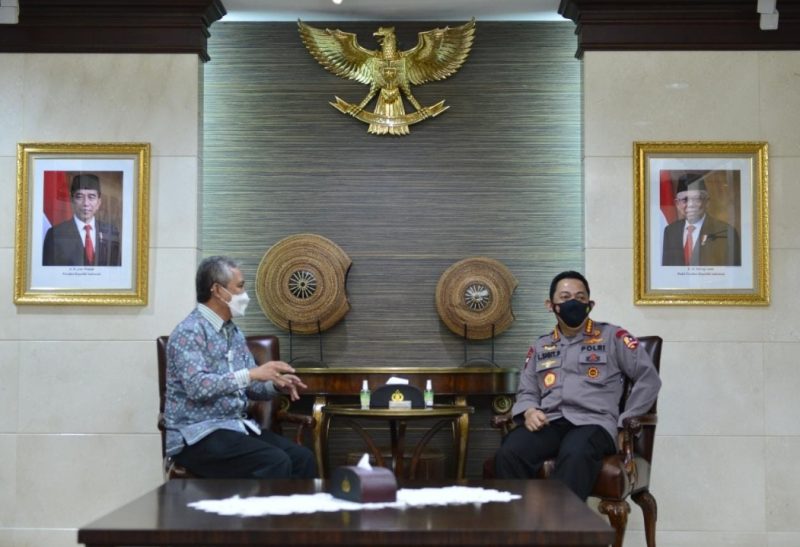 DIRJEN Bea Cukai Askolani bersilaturahmi dengan Kapolri Jenderal Polisi Listyo Sigit Prabowo di Mabes Polri, Jakarta, Senin (19/4/2021).
