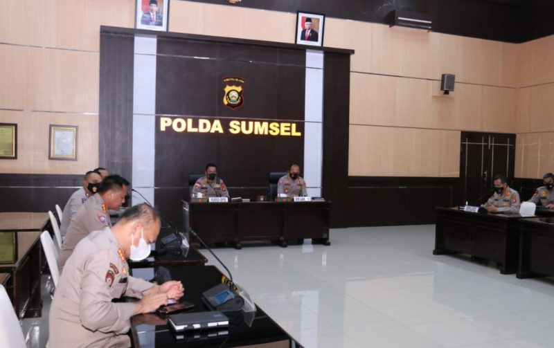 Polda Sumsel gelar Rakor Lintas Sektoral Kesiapan Pengamanan Perbatasan Penyekatan Arus mudik Lebaran Hari Raya Idul Fitri 1442 H di masa Pandemi COVID-19 di Ruang Rekonfu Lantai II Mapolda Sumsel, Selasa (27/4). 