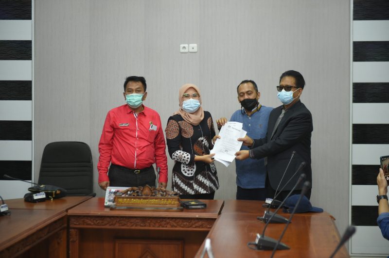 Ketua Korsa Lintas Advokad (KLA) Sumsel Febuar Rahman diterima Wakil Ketua DPRD Sumsel Kartika Sandra Desi