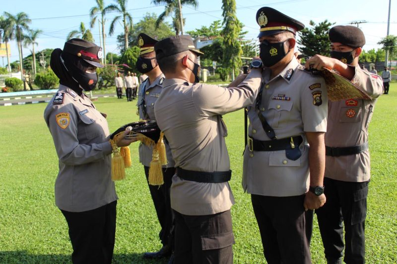 Kapolres Ogan Ilir AKBP Yusantiyo Sandhy SH pimpin acara serah terima jabatan (Sertijab) Wakapolres dan Kasat Samapta OI, Senin (10/5/2021). 