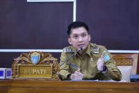 Bupati OI Panca Wijaya Akbar (PWA) memberikan keterangan terkait pergantian Dirut RSUD Ogan Ilir kepada awak media di Indralaya, Senin (17/5/2021).
