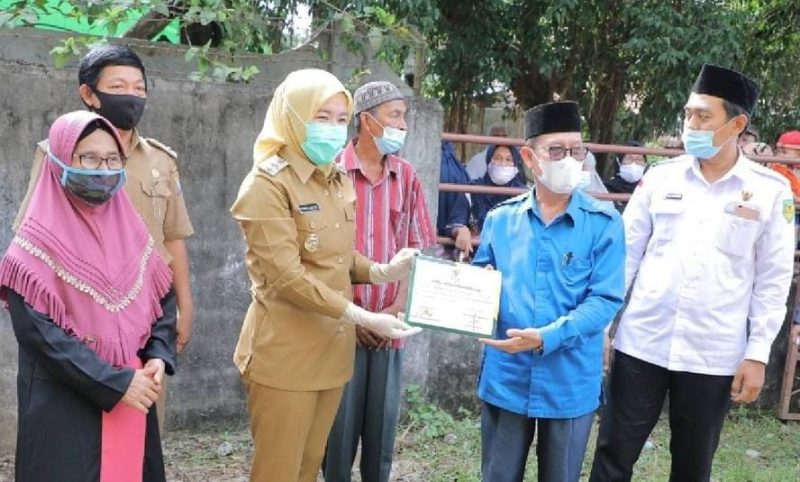 Peresmian bedah rumah dan penyerahan kunci secara simbolis dilakukan Wakil Wali Kota Palembang Fitrianti Agustinda, Selasa (25/5/21). 