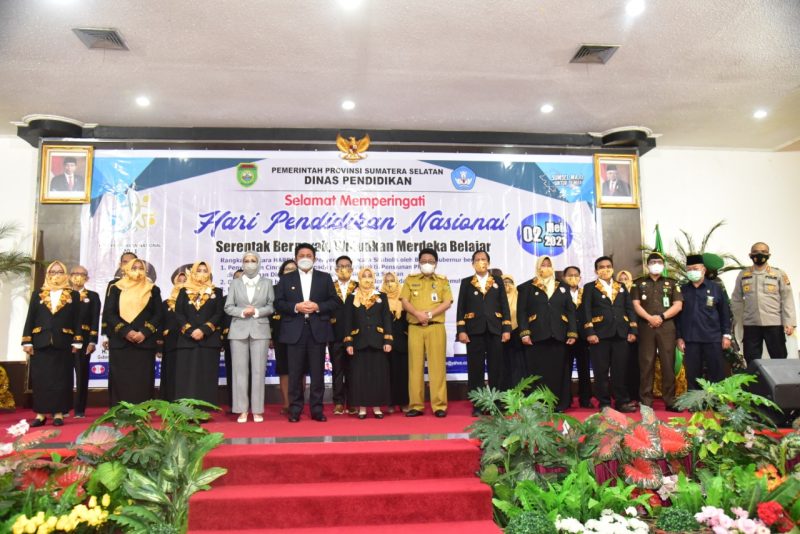 Peringati Hardiknas: Herman Deru Kukuhkan Forum Bursa Kerja Khusus  SMK Sumsel