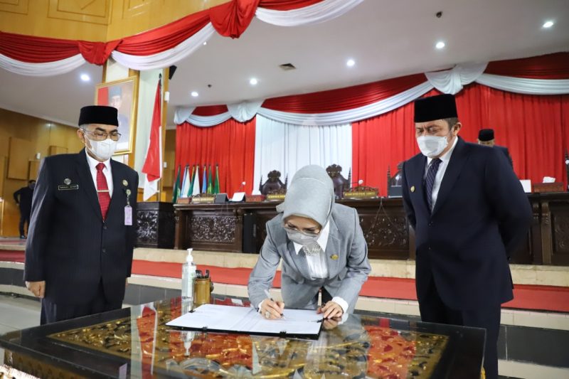 Herman Deru Terima Rekomendasi Dewan Terhadap LKPJ Gubernur 2020