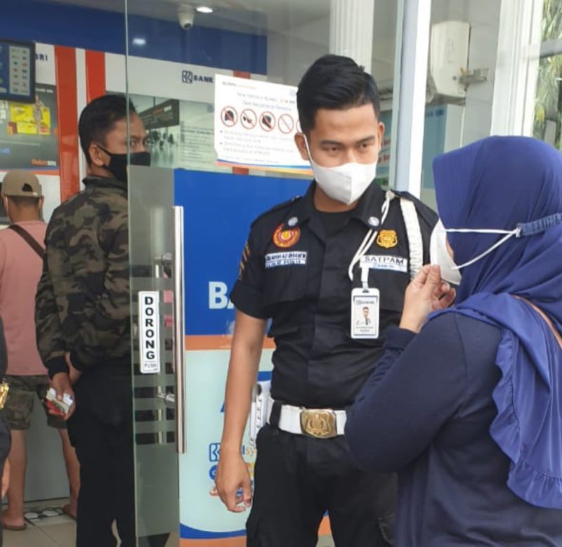 Tiga ASN Biddokes Polda Sumsel Temukan Uang Rp2 Juta di Slot ATM BRI