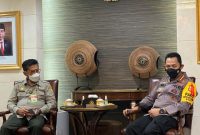 Kapolri Jenderal Listyo Sigit Prabowo menerima audiensi Menteri Pertanian Syahrul Yasin Limpo bersama jajaran di Ruang Rapat Kapolri, Mabes Polri, Jakarta, Senin (17/5).