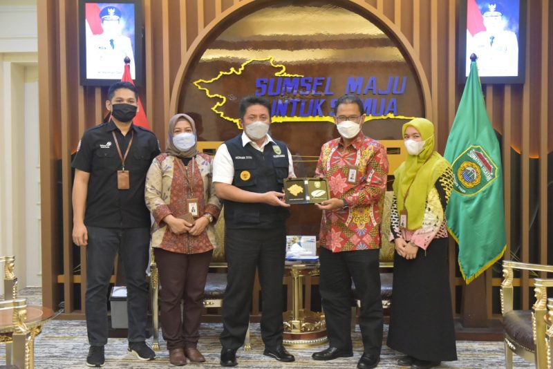 Herman Deru Harapkan CSR Telkom Dapat Atasi Ekonomi Warga Terdampak Pandemi