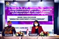 Wakil Ketua Badan Kerja Sama Antar-Parlemen (BKSAP) DPR RI Achmad Hafisz Tohir usai mengikuti Roundtable Discussion dengan tema “Generating Commitments To Build Forward”, secara hybrid di Tangerang, Banten. Foto: Azka/nvl