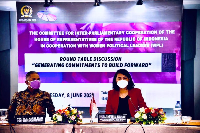 Wakil Ketua Badan Kerja Sama Antar-Parlemen (BKSAP) DPR RI Achmad Hafisz Tohir usai mengikuti Roundtable Discussion dengan tema “Generating Commitments To Build Forward”, secara hybrid di Tangerang, Banten. Foto: Azka/nvl