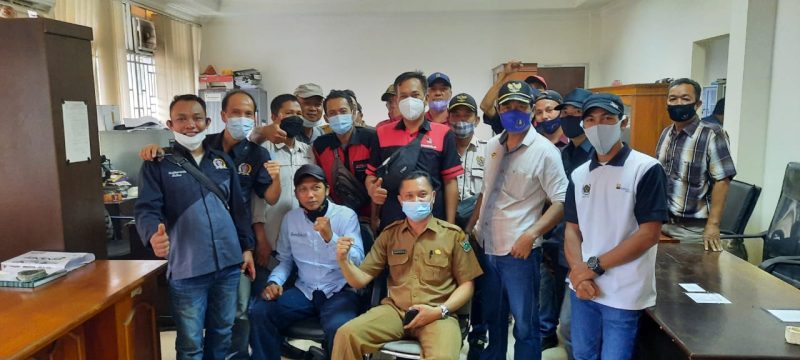 Lima organisasi wartawan yang bertugas di Muara Enim yang terdiri dari SMSI, IWO, AWDI, API, dan AWPI, melakukan konfirmasi bersama ke bagian Unit Layanan Pengadaan (ULP), Senin (14/06/2021). 