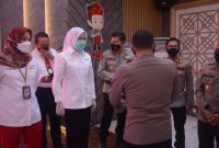 Dalam memperingati Hari Donor Darah Sedunia 14 Juni 2021, Wakil Walikota Palembang, Fitrianti Agustinda yang juga sekaligus Ketua Palang Merah Indonesia (PMI) Kota Palembang mengimbau kepada masyarakat untuk dapat lebih perduli terhadap sesama dalam mendonorkan darahnya.