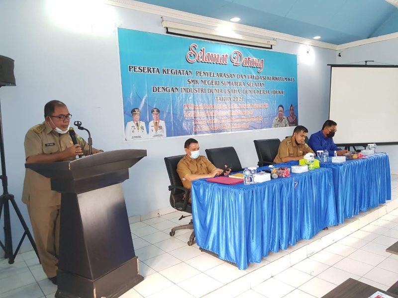 Ada empat industri yang hadir melakukan penyelarasan untuk 4 Kompetensi di SMK Negeri 8 (SMK Negeri Sumsel) di Kegiatan penyelarasan dan validasi kurikulum di sekolah kejuruan tersebut.