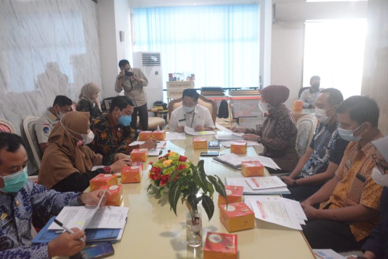 Sekertaris Daerah (Sekda) Kota Palembang memimpin rapat Rapat Persiapan Prestasi dan Wawancara TOP 99 dan TOP 15 KIPP Tahun 2021.