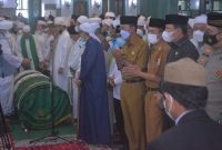 Walikota Palembang Harnojoyo mengikuti Salat Jenazah almarhum KH Ahmad Nawawi Dencik Al-Hafidzd di Masjid Agung Palembang, Senin 28 Juni 2022.